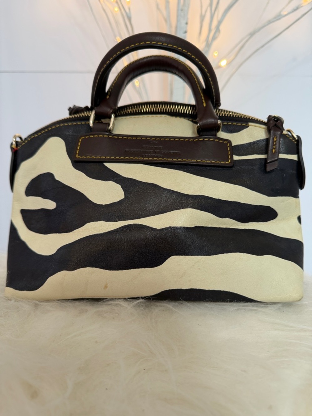 Dooney & Bourke EUC black & cream leather w/brown leather trim.Adj Crossbody - Picture 5 of 11